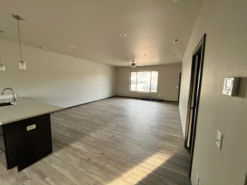 2212 Quartzite Dr - Photo 4 of 16