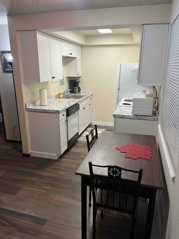 1104 S Jefferson St #102 - Photo 2 of 10