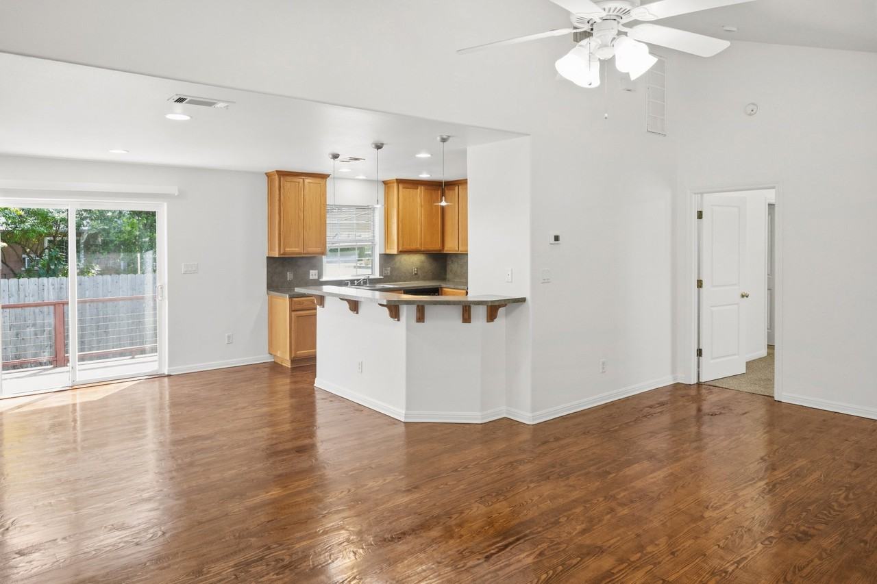 209 Ash St #C - Photo 3 of 24