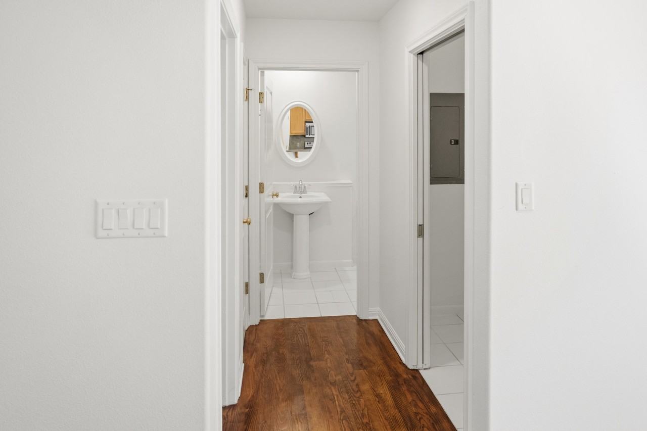 209 Ash St #C - Photo 5 of 24