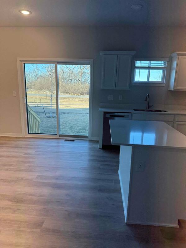 2127 Waller Ave - Photo 4 of 20