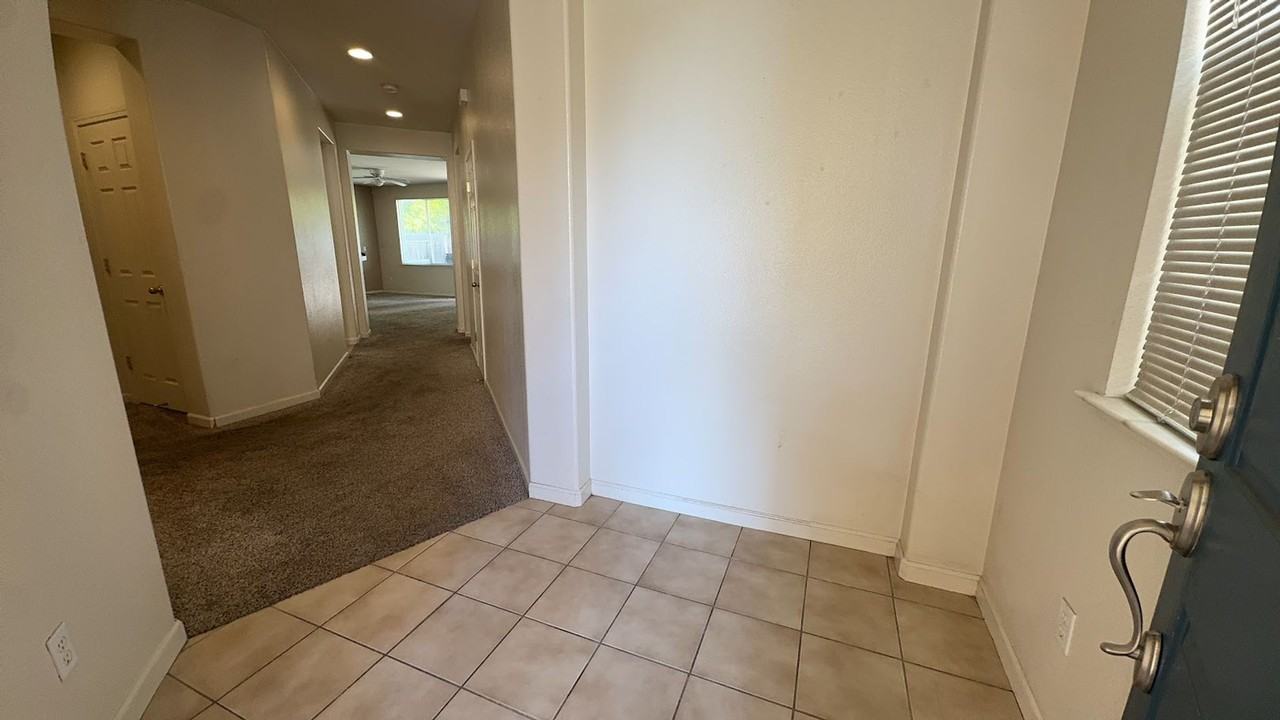 9618 Little Harbor Ct - Photo 3 of 33