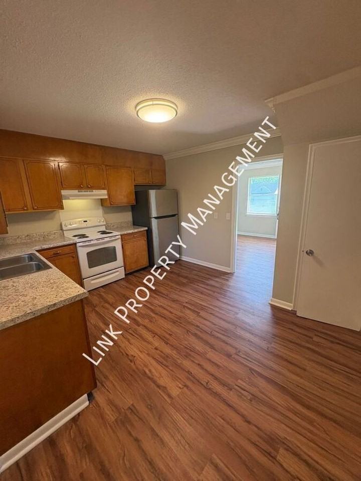 4911 Marylin Ln Apt B - Photo 3 of 41
