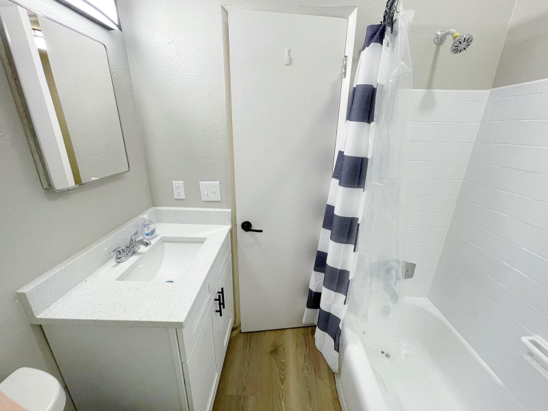 321 E 4th St - Photo 5 of 6