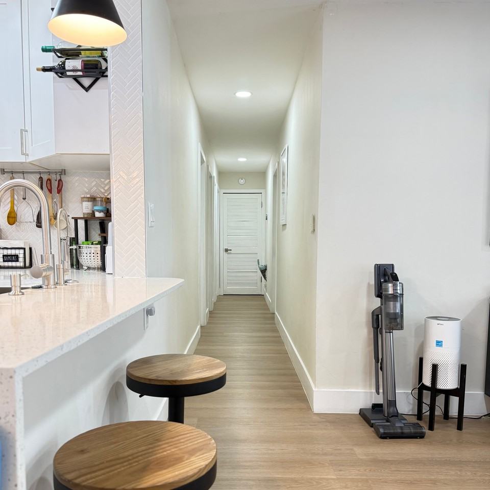 100 Sw 7th St #1 - Photo 6 of 19