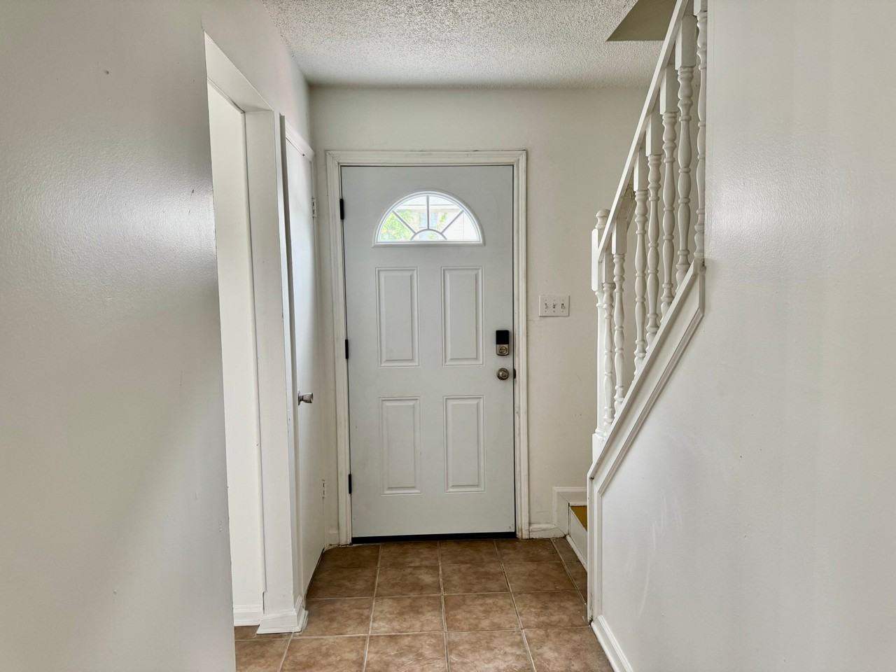 127 E Pamela Dr - Photo 2 of 22