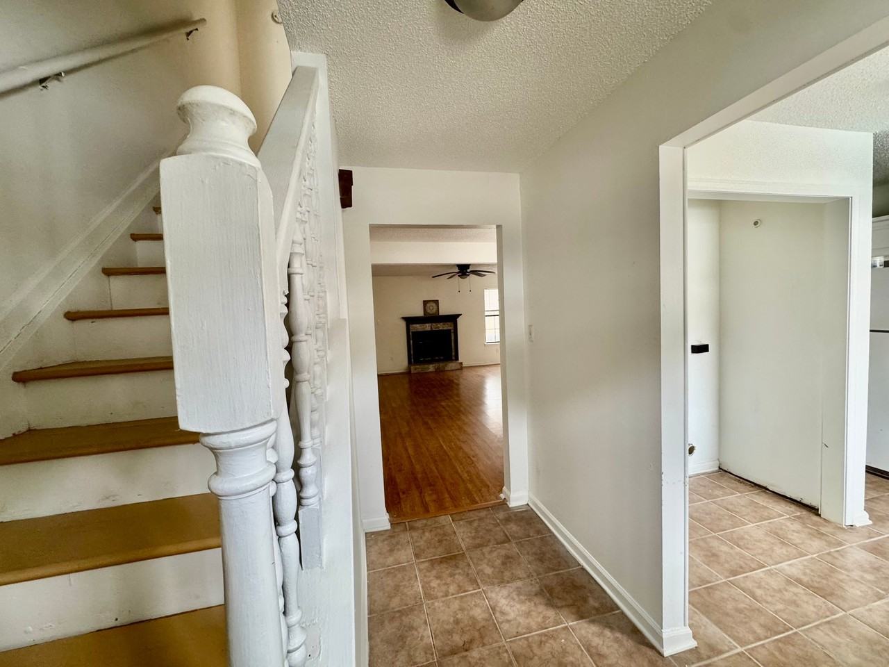 127 E Pamela Dr - Photo 3 of 22