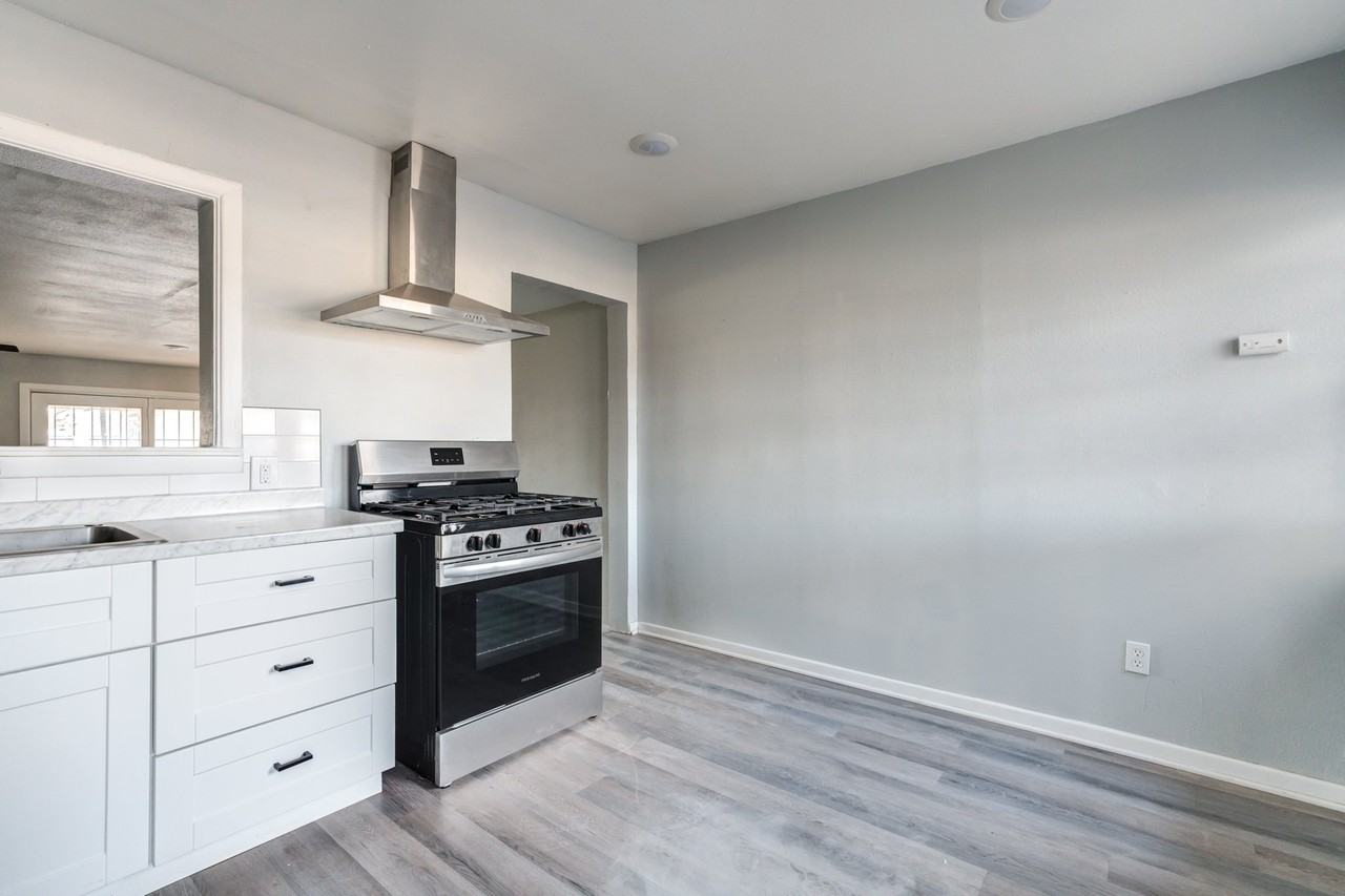 1913 63rd St - Photo 4 of 17