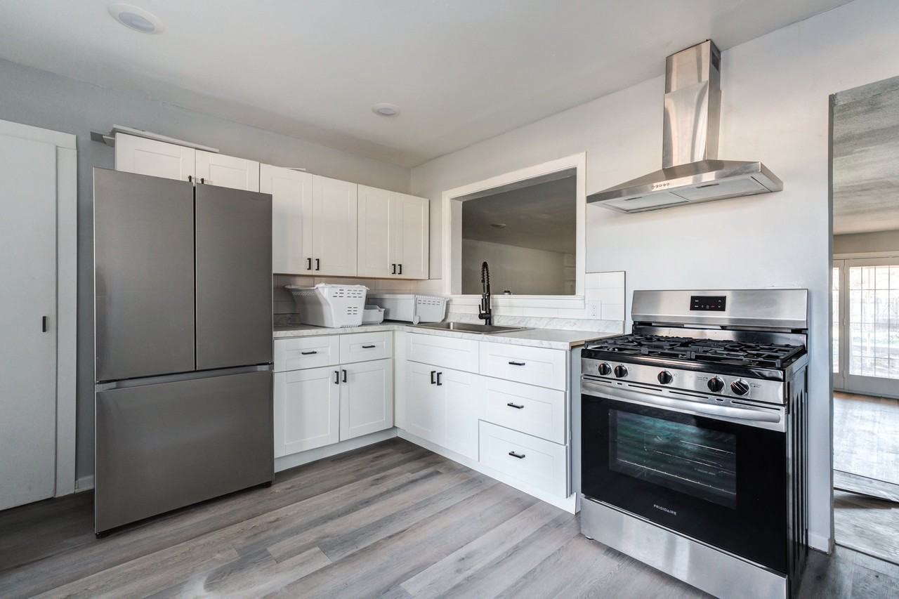 1913 63rd St - Photo 5 of 17