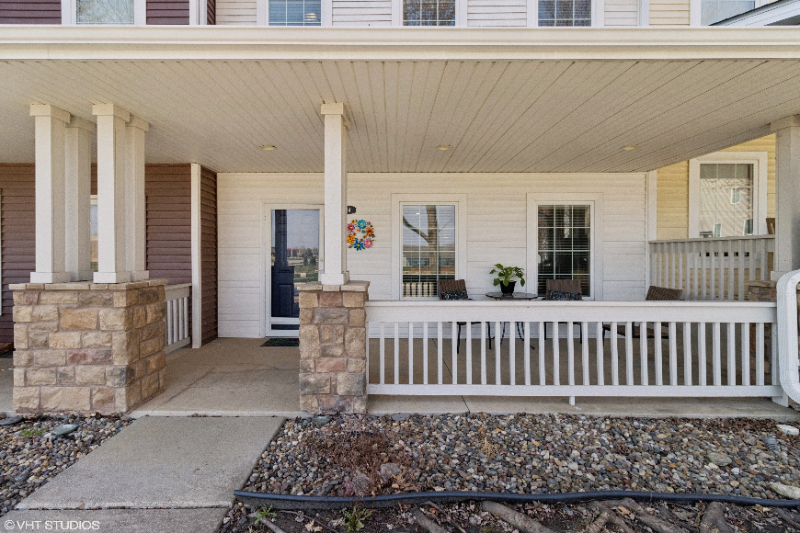 284 Se Booth Ave - Photo 2 of 20