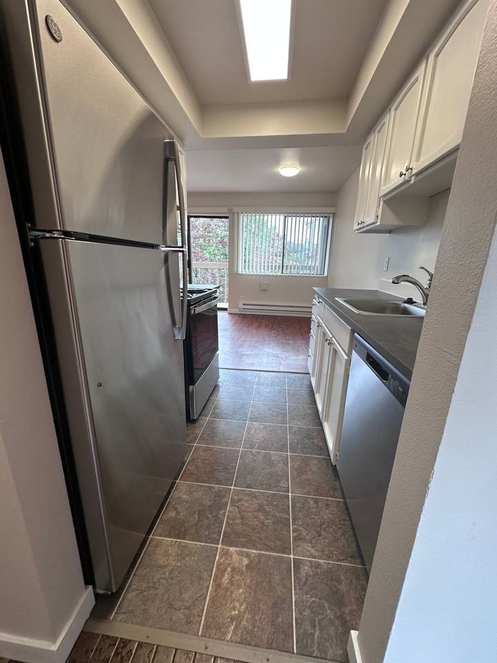 3001 Sw Avalon Way #203 - Photo 3 of 14