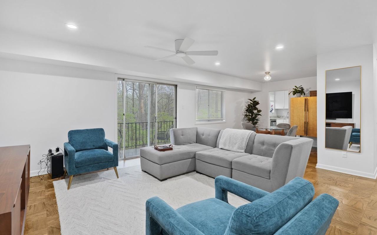 10613 Montrose Ave #102 - Photo 3 of 11