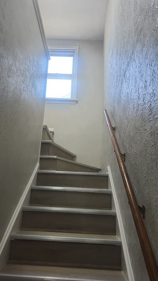 8015 Theota Ave - Photo 7 of 11