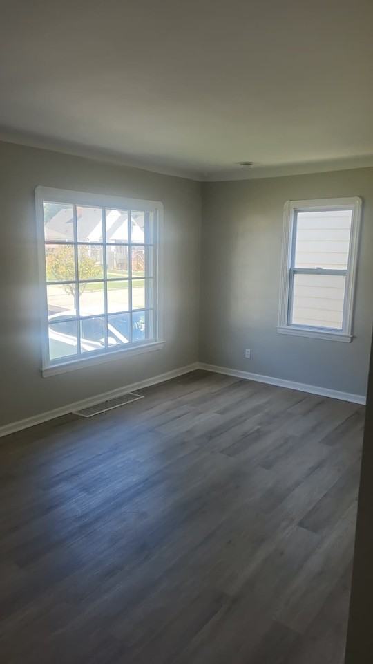 8015 Theota Ave - Photo 2 of 11