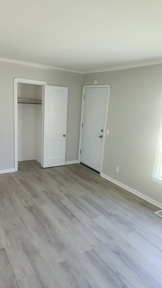 8015 Theota Ave - Photo 3 of 11