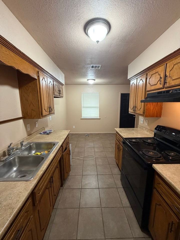 2128 E Meandering Way - Photo 2 of 11