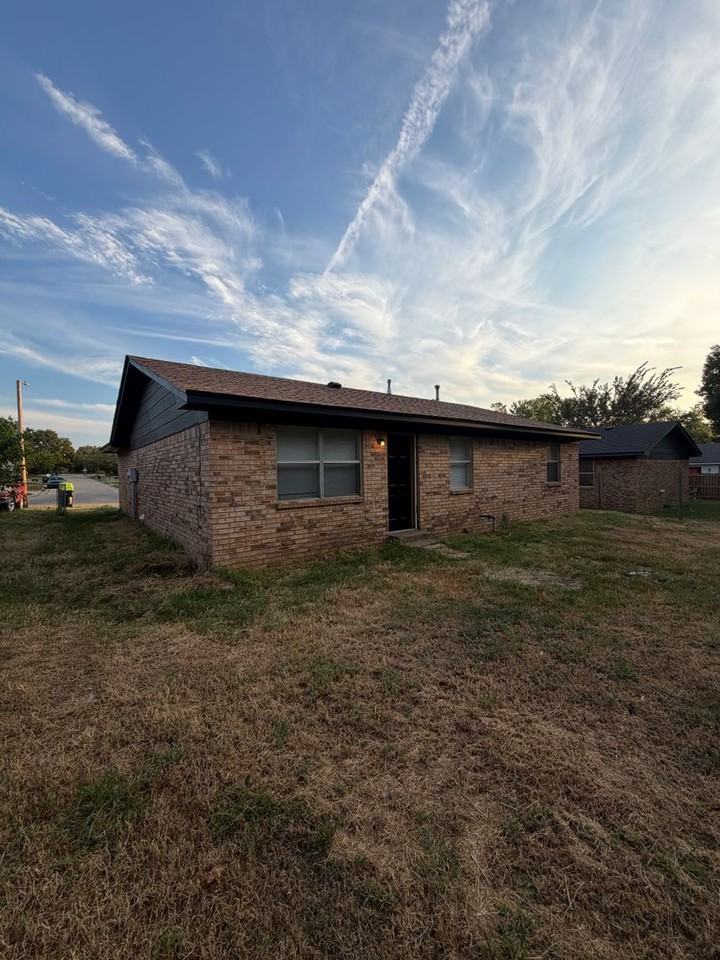 2128 E Meandering Way - Photo 3 of 11