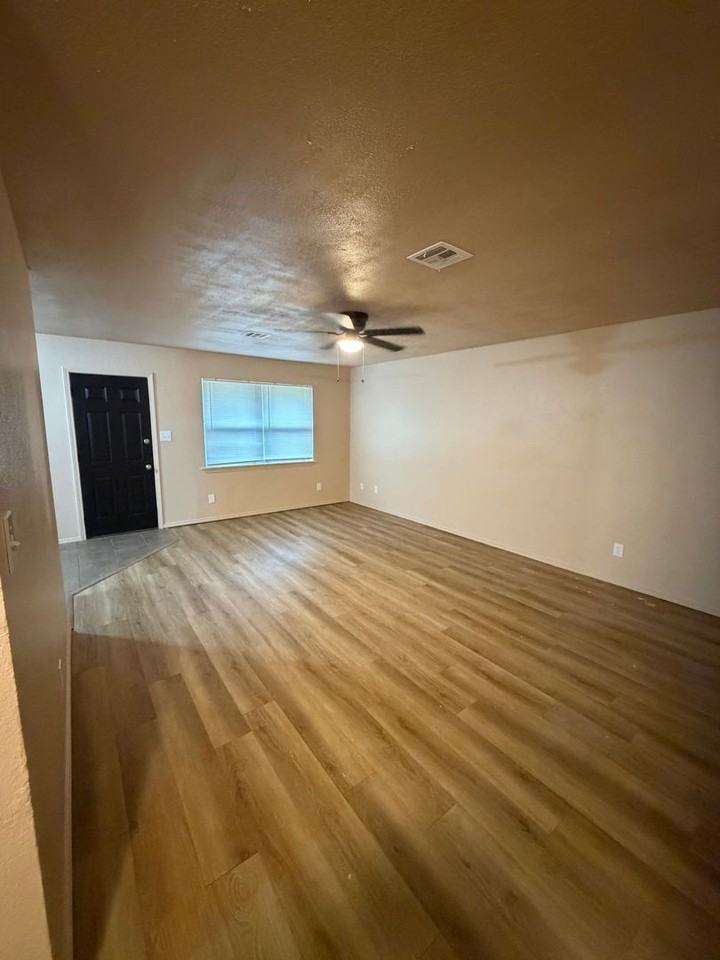 2128 E Meandering Way - Photo 4 of 11