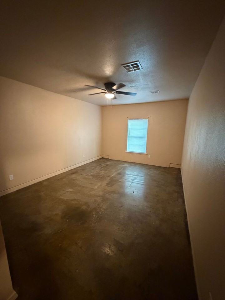2128 E Meandering Way - Photo 5 of 11