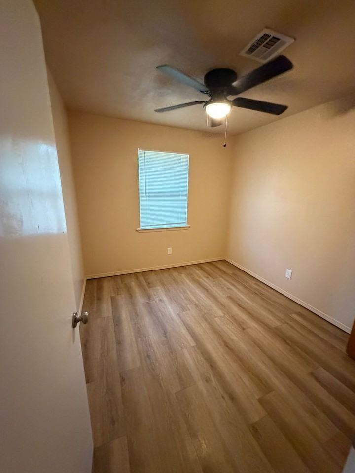 2128 E Meandering Way - Photo 6 of 11