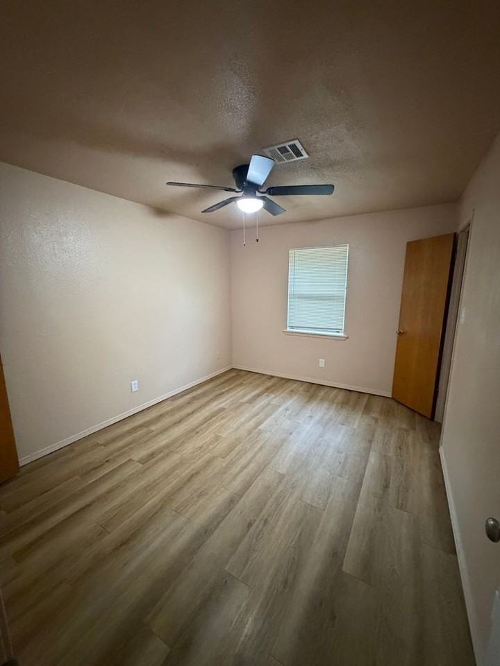 2128 E Meandering Way - Photo 7 of 11