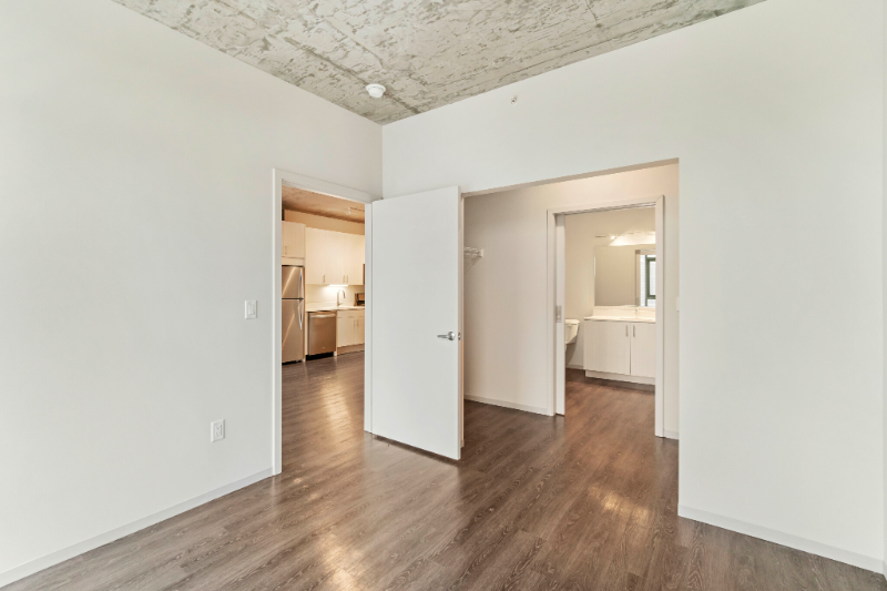 701 S Clark St - Photo 3 of 9