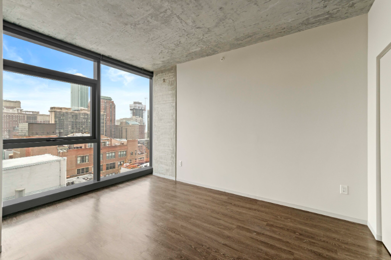 701 S Clark St - Photo 4 of 9