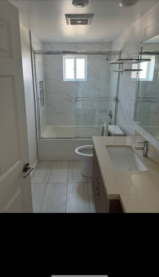 5537 La Mirada Ave #202 - Photo 3 of 4