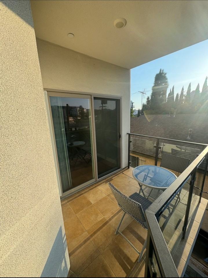 5537 La Mirada Ave #202 - Photo 4 of 4