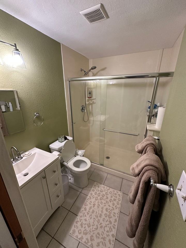 1 Gramercy Dr #4 - Photo 2 of 6