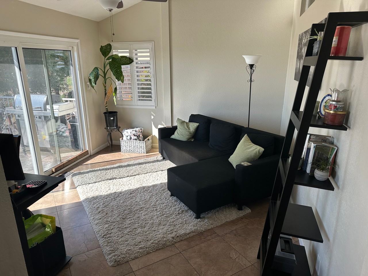 1 Gramercy Dr #4 - Photo 3 of 6