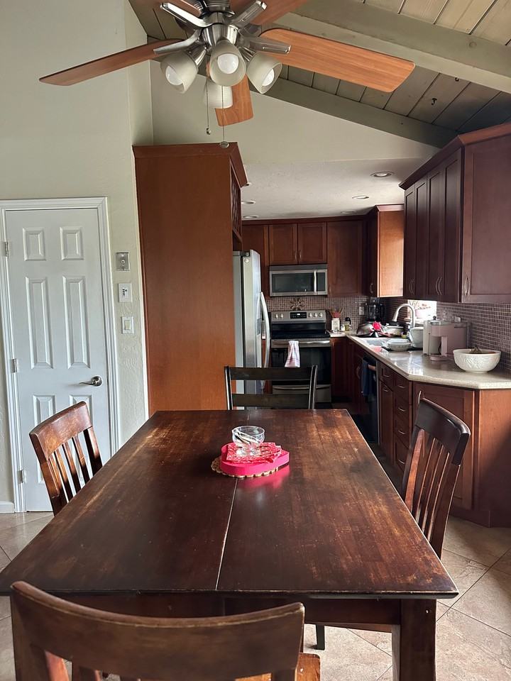 1 Gramercy Dr #4 - Photo 5 of 6