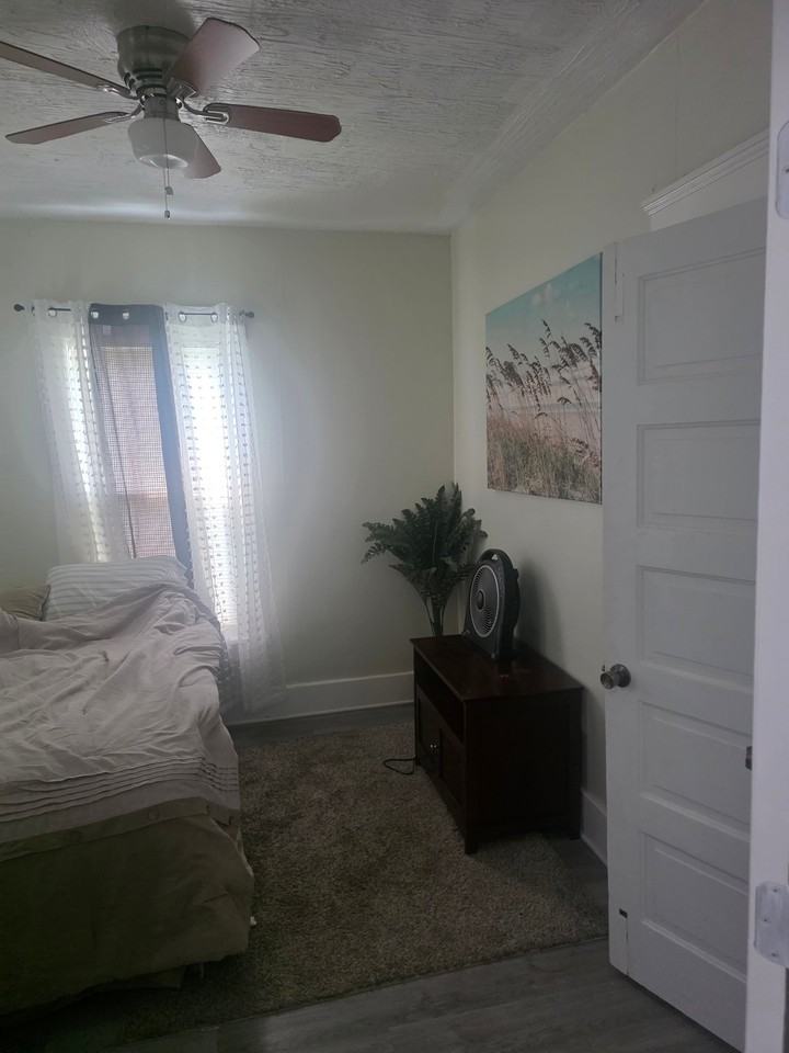 1234 W 7th St - Photo 5 of 11
