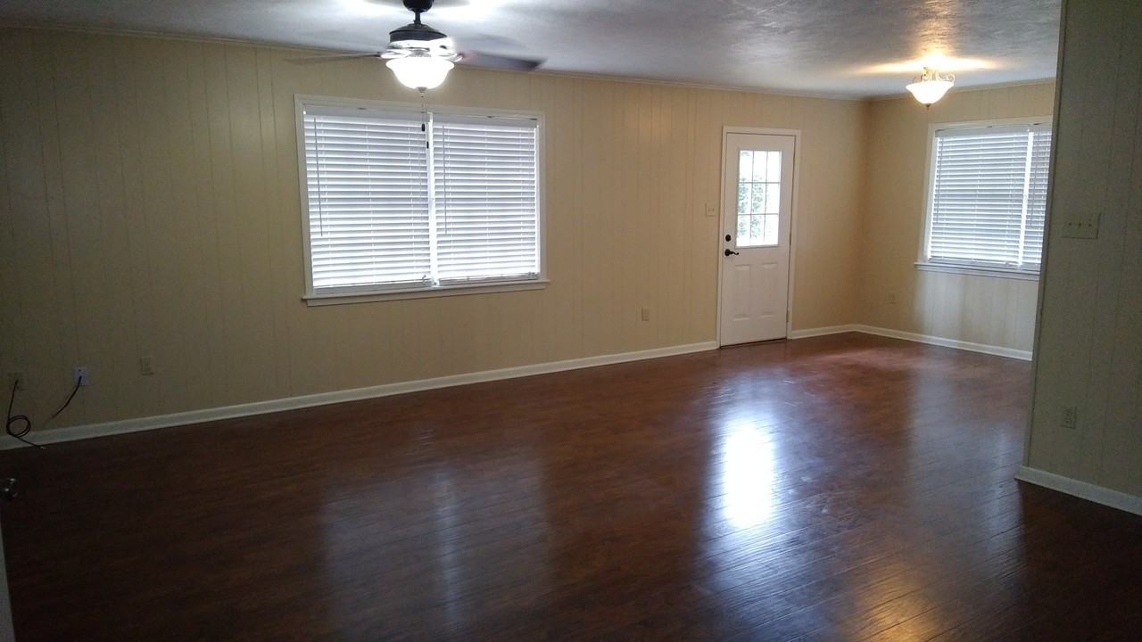 905 Chinquapin Dr - Photo 2 of 9