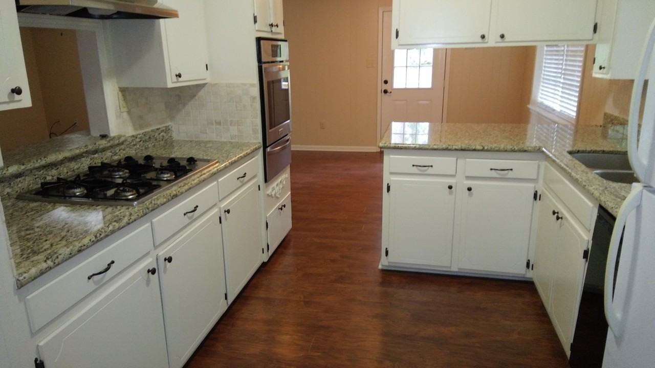 905 Chinquapin Dr - Photo 3 of 9