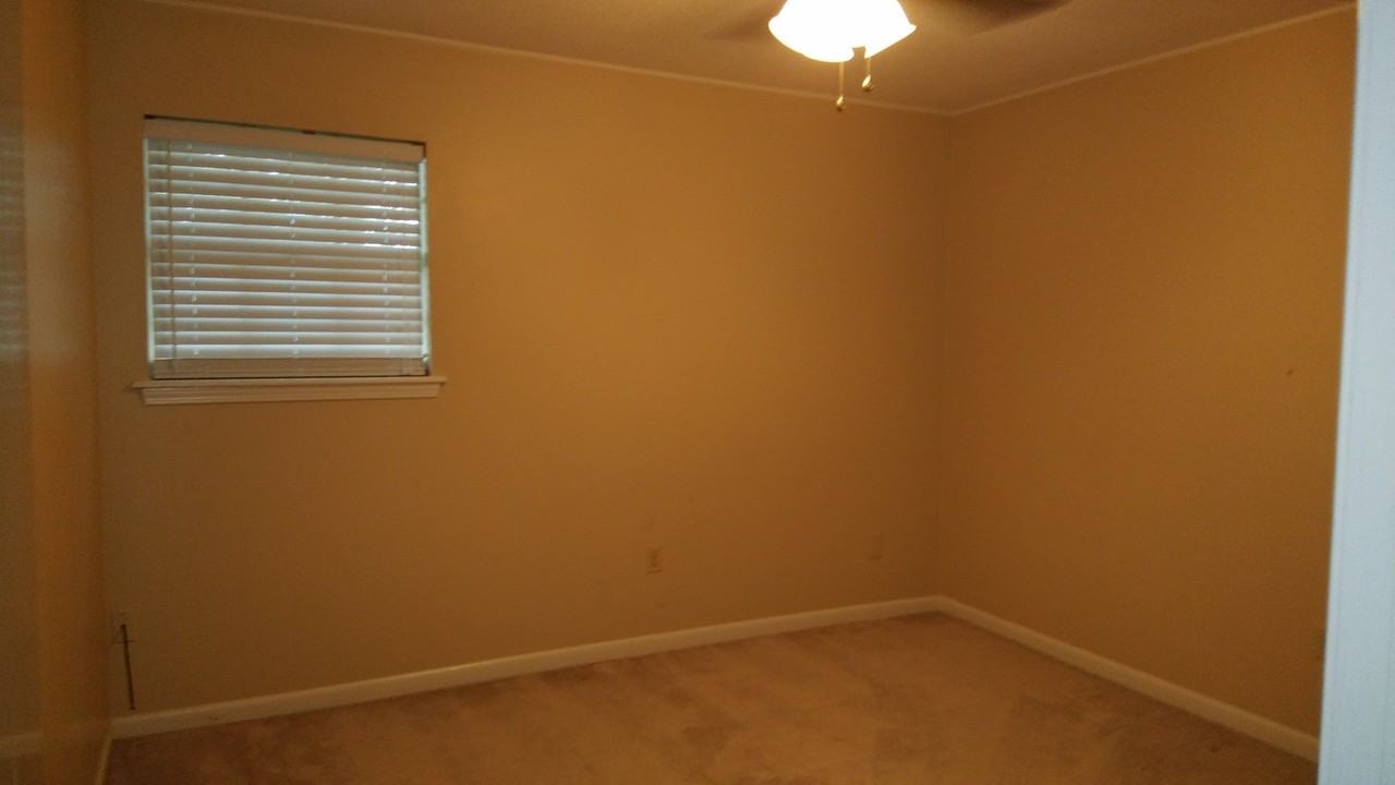 905 Chinquapin Dr - Photo 4 of 9
