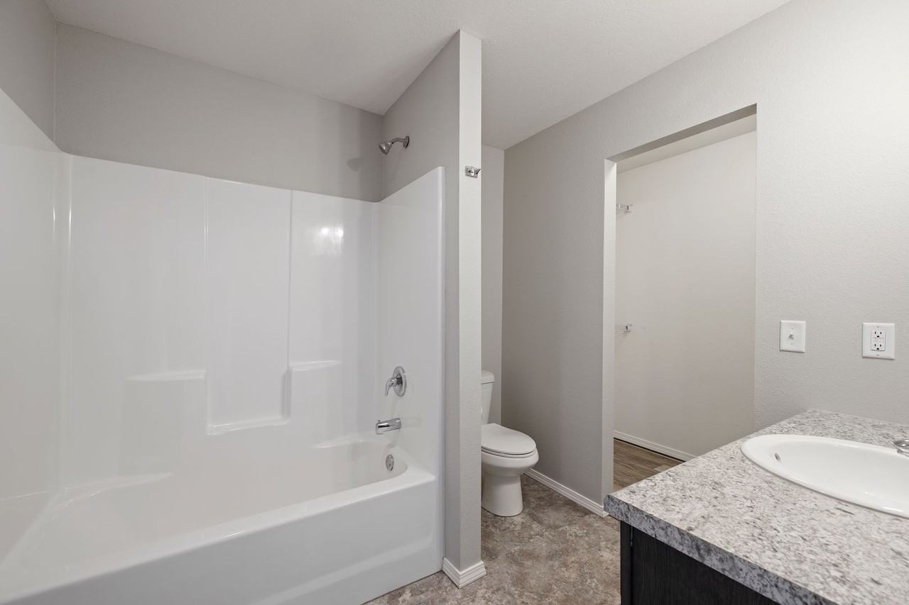 1119 S Calabria Ave - Photo 3 of 16