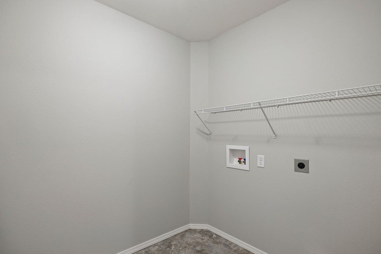 1119 S Calabria Ave - Photo 4 of 16