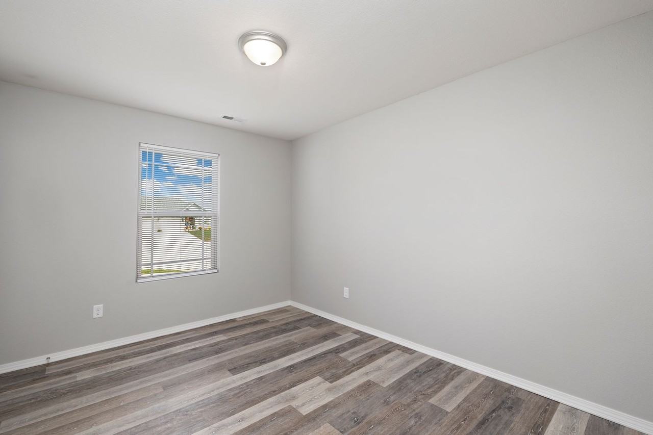 1119 S Calabria Ave - Photo 5 of 16