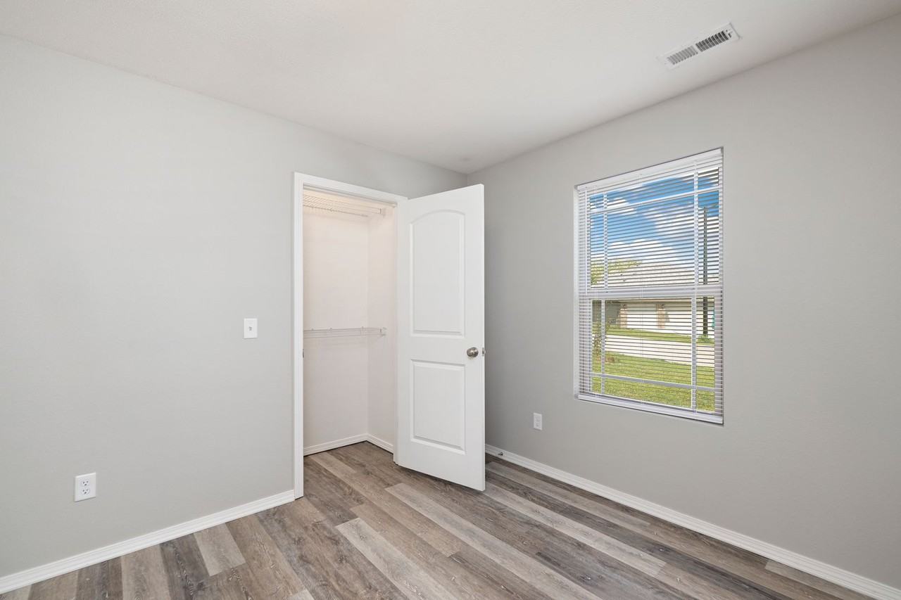 1119 S Calabria Ave - Photo 6 of 16