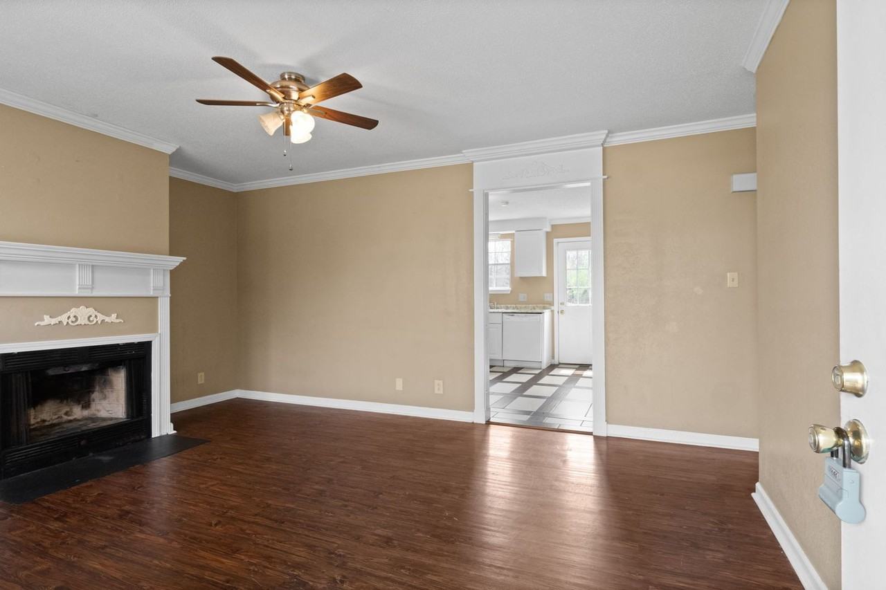 405 Woodale Dr - Photo 5 of 28