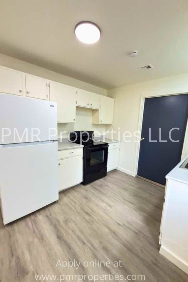 1210 Nw Taylor Ave - Photo 2 of 13