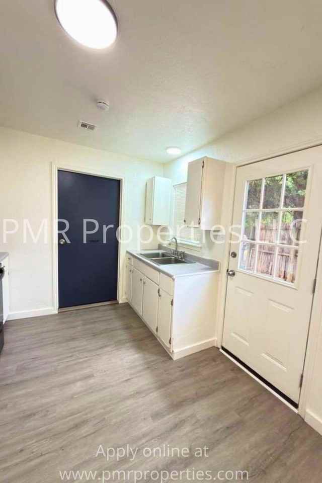 1210 Nw Taylor Ave - Photo 3 of 13