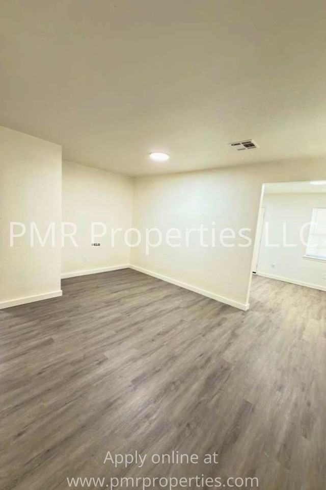 1210 Nw Taylor Ave - Photo 4 of 13