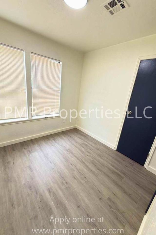 1210 Nw Taylor Ave - Photo 5 of 13