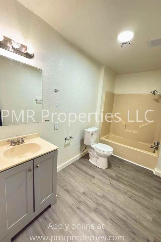 1210 Nw Taylor Ave - Photo 6 of 13