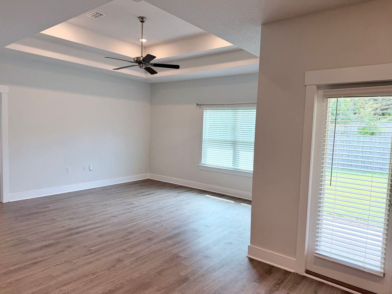 5733 Danbury Blvd - Photo 5 of 20