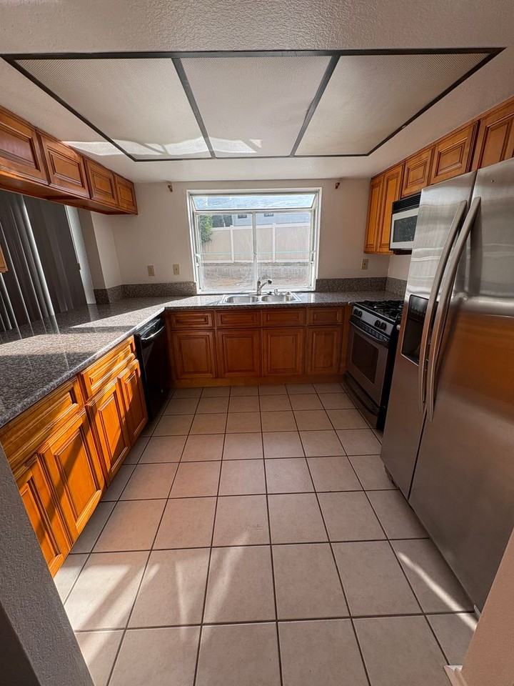 1524 Canterbury Cir - Photo 2 of 21