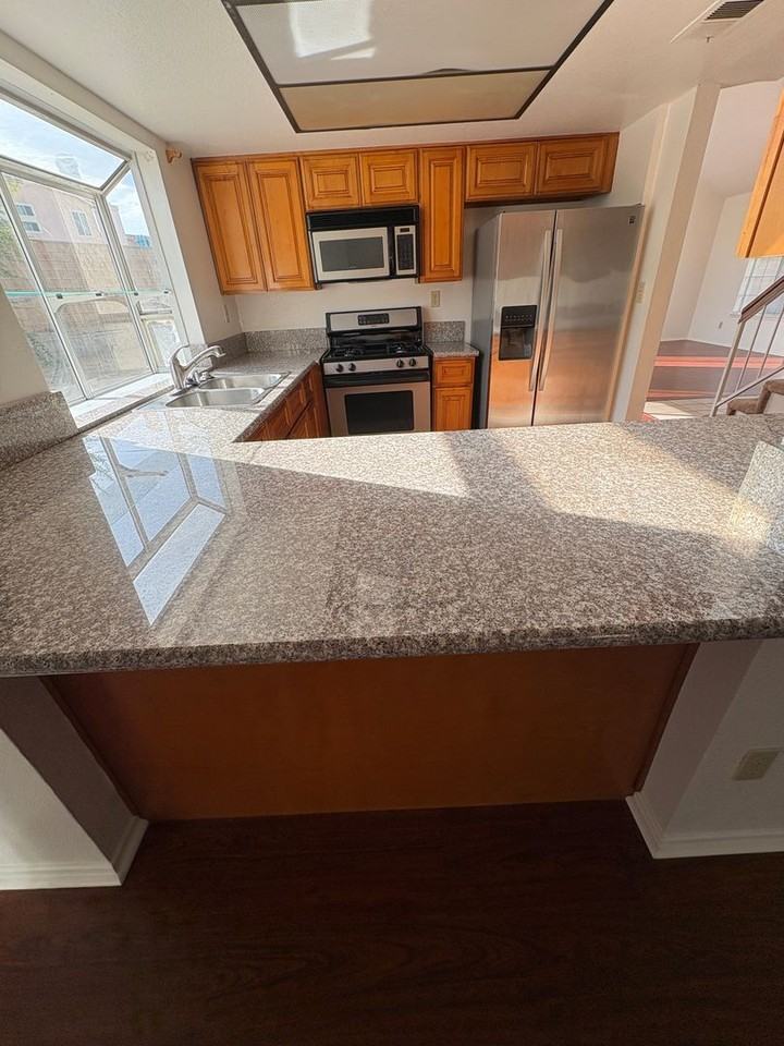 1524 Canterbury Cir - Photo 3 of 21