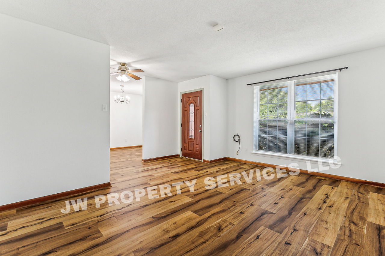 2444 Somerset Dr - Photo 2 of 13
